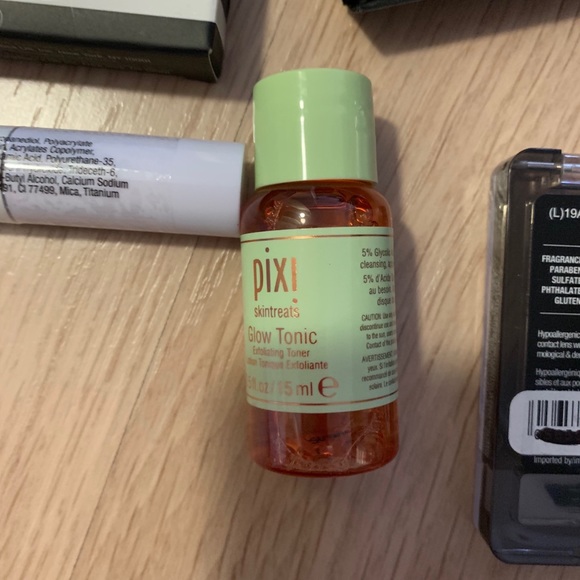 NWT Makeup bundle - Picture 4 of 5